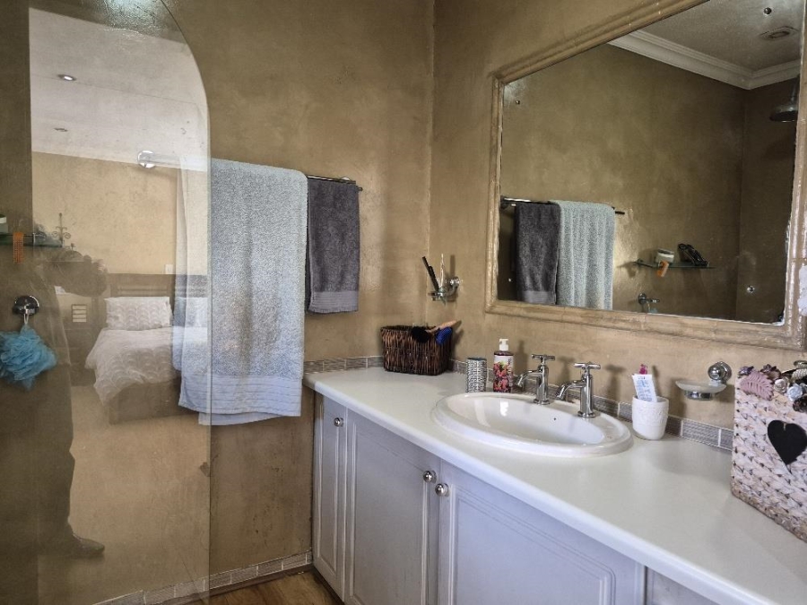 3 Bedroom Property for Sale in Beyerspark Gauteng