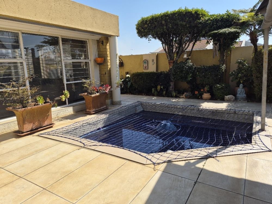3 Bedroom Property for Sale in Beyerspark Gauteng