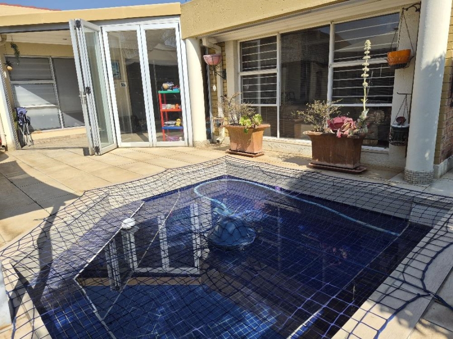 3 Bedroom Property for Sale in Beyerspark Gauteng
