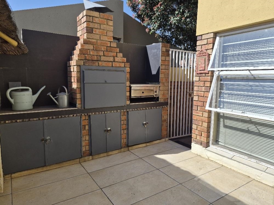 3 Bedroom Property for Sale in Beyerspark Gauteng