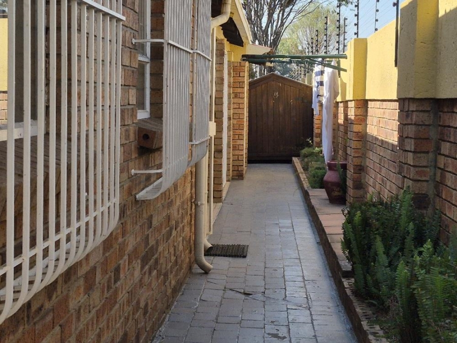 3 Bedroom Property for Sale in Beyerspark Gauteng