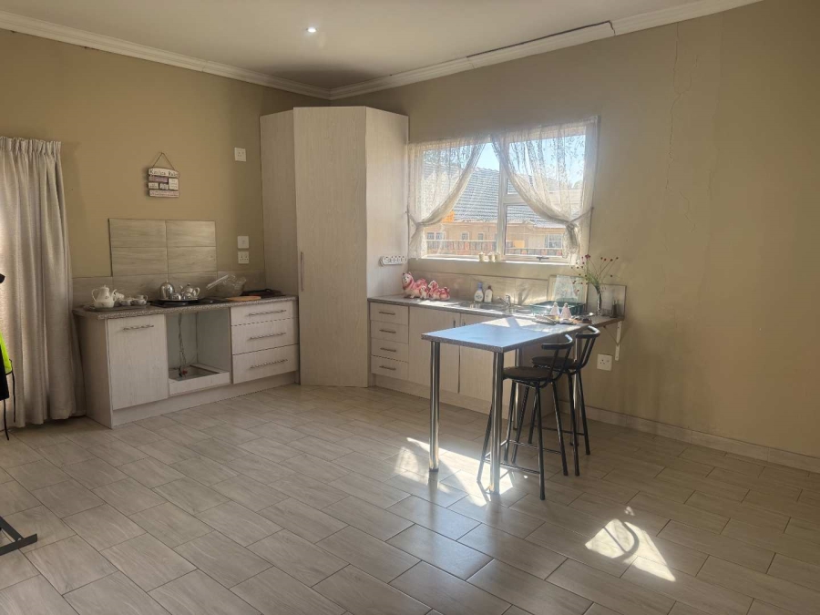 5 Bedroom Property for Sale in Glen Marais Gauteng