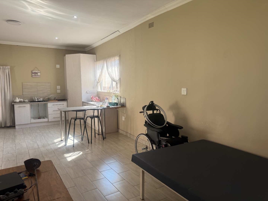 5 Bedroom Property for Sale in Glen Marais Gauteng