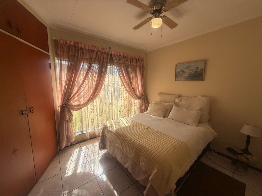5 Bedroom Property for Sale in Glen Marais Gauteng