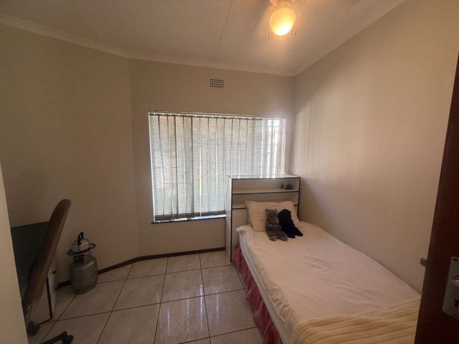 5 Bedroom Property for Sale in Glen Marais Gauteng
