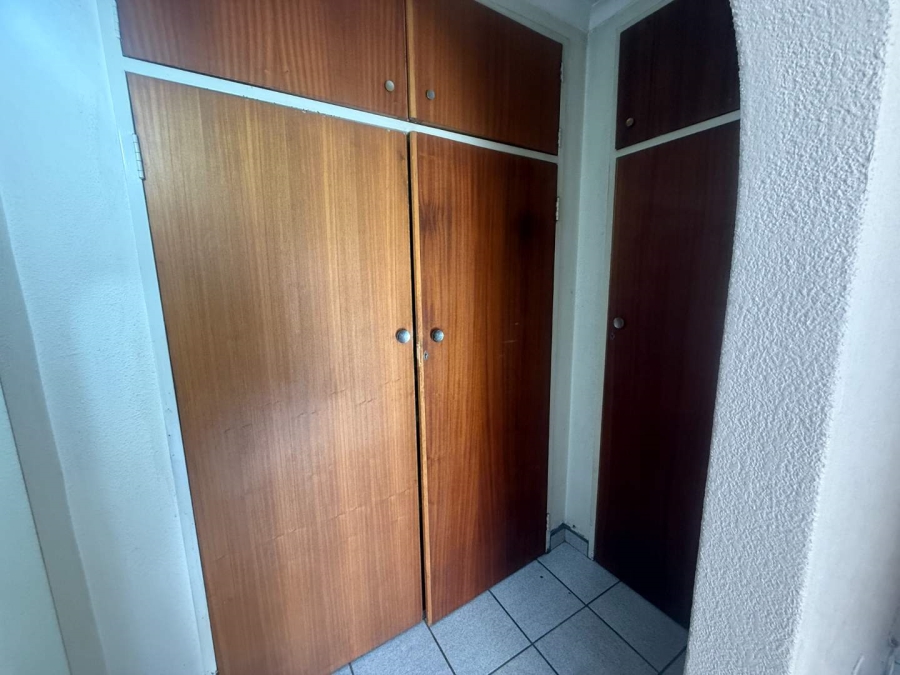 5 Bedroom Property for Sale in Glen Marais Gauteng