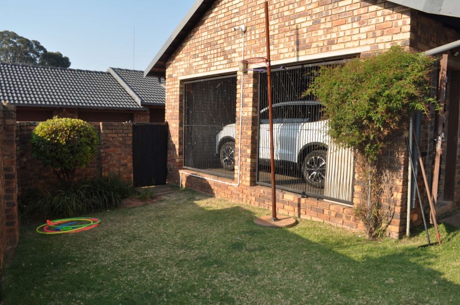 3 Bedroom Property for Sale in Faerie Glen Gauteng