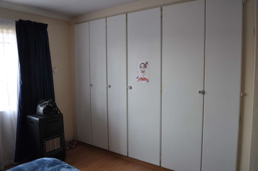 3 Bedroom Property for Sale in Faerie Glen Gauteng