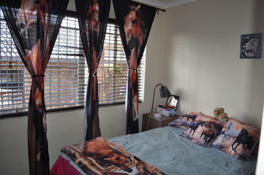 3 Bedroom Property for Sale in Faerie Glen Gauteng