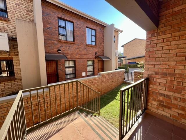 3 Bedroom Property for Sale in Helderkruin Gauteng