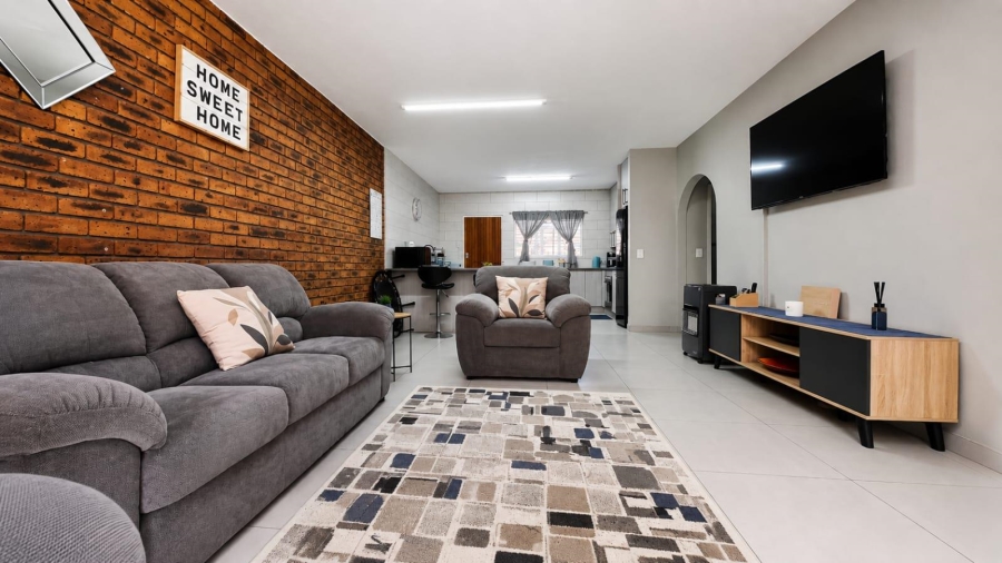 2 Bedroom Property for Sale in Brackenhurst Gauteng