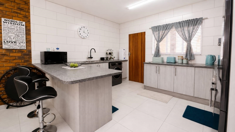 2 Bedroom Property for Sale in Brackenhurst Gauteng