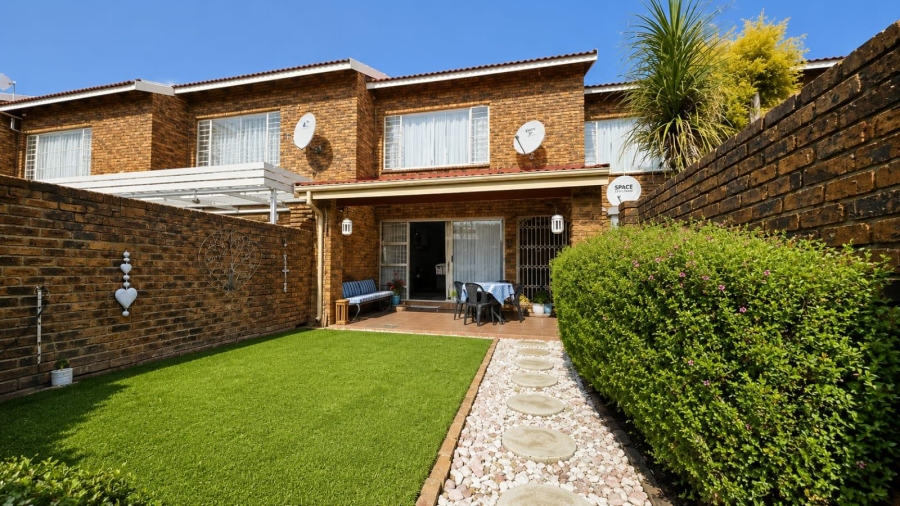 2 Bedroom Property for Sale in Brackenhurst Gauteng