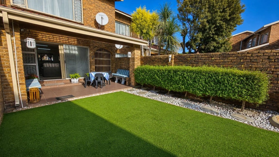 2 Bedroom Property for Sale in Brackenhurst Gauteng