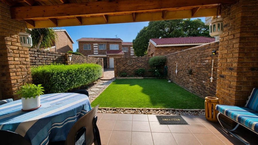 2 Bedroom Property for Sale in Brackenhurst Gauteng
