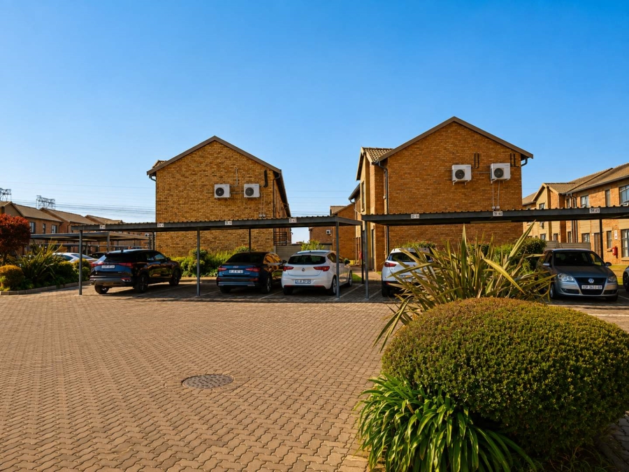 2 Bedroom Property for Sale in Albertsdal Gauteng
