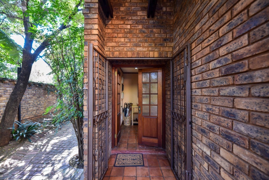 4 Bedroom Property for Sale in Faerie Glen Gauteng