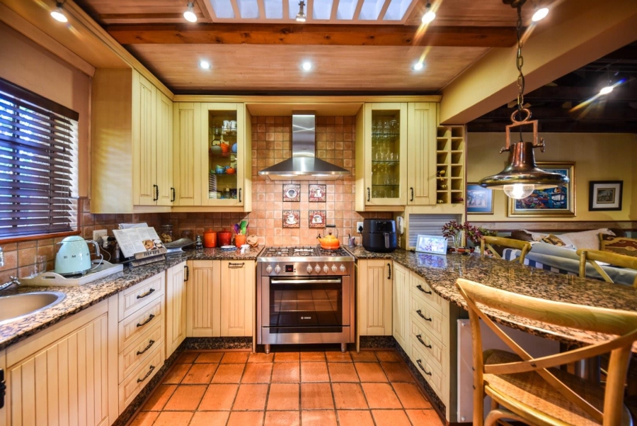 4 Bedroom Property for Sale in Faerie Glen Gauteng