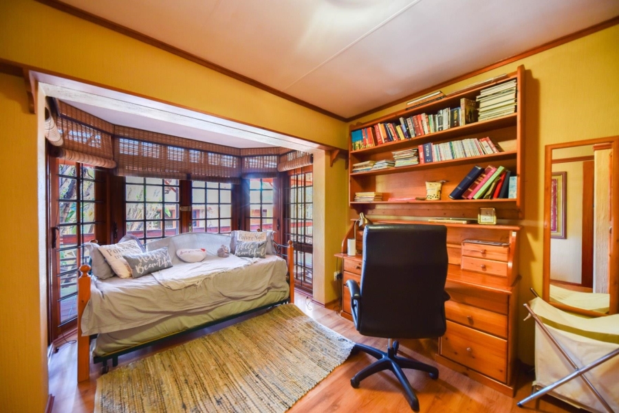 4 Bedroom Property for Sale in Faerie Glen Gauteng