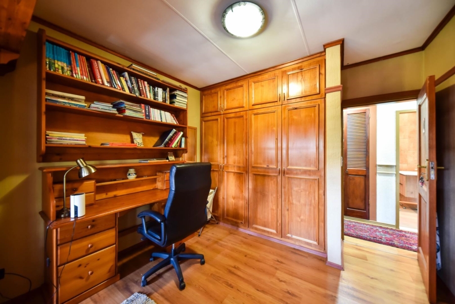 4 Bedroom Property for Sale in Faerie Glen Gauteng