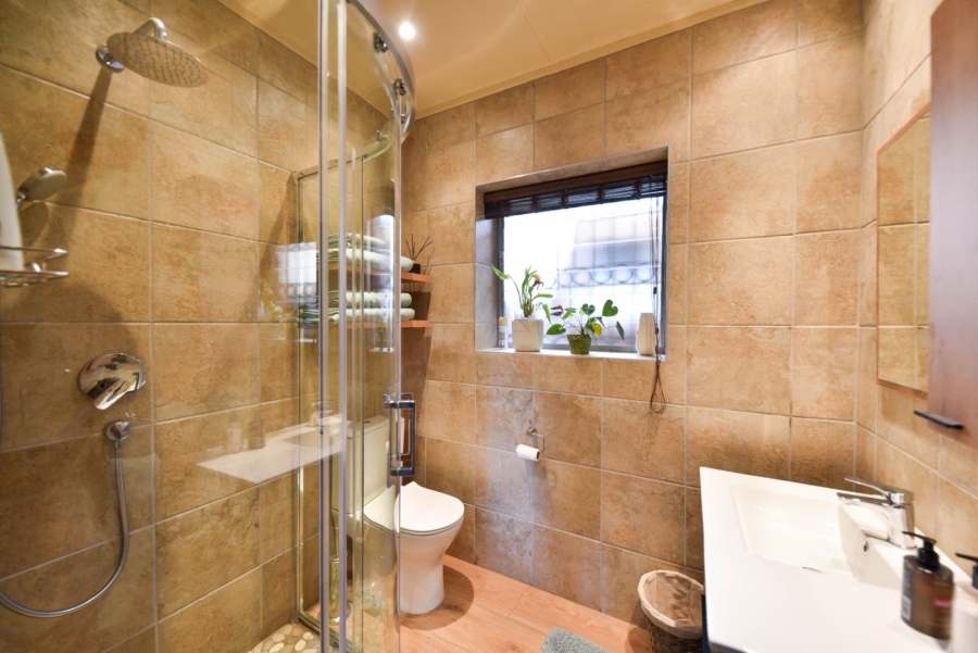 4 Bedroom Property for Sale in Faerie Glen Gauteng