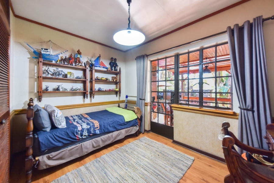 4 Bedroom Property for Sale in Faerie Glen Gauteng