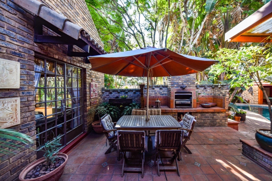 4 Bedroom Property for Sale in Faerie Glen Gauteng