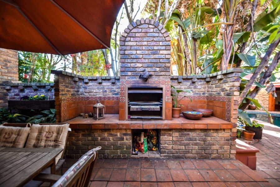 4 Bedroom Property for Sale in Faerie Glen Gauteng