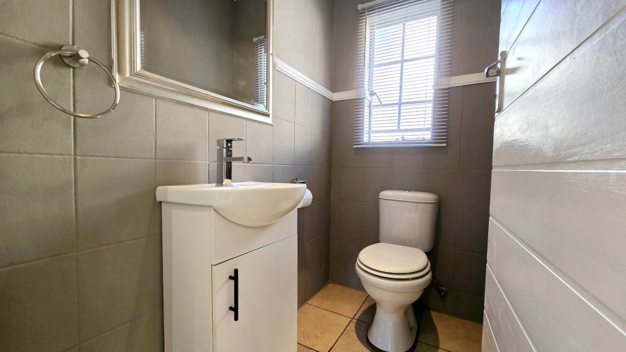 3 Bedroom Property for Sale in La Montagne Gauteng