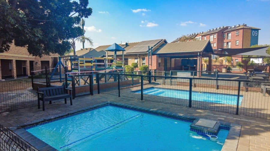 2 Bedroom Property for Sale in Montana Tuine Gauteng
