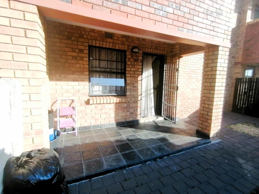 2 Bedroom Property for Sale in Montana Tuine Gauteng