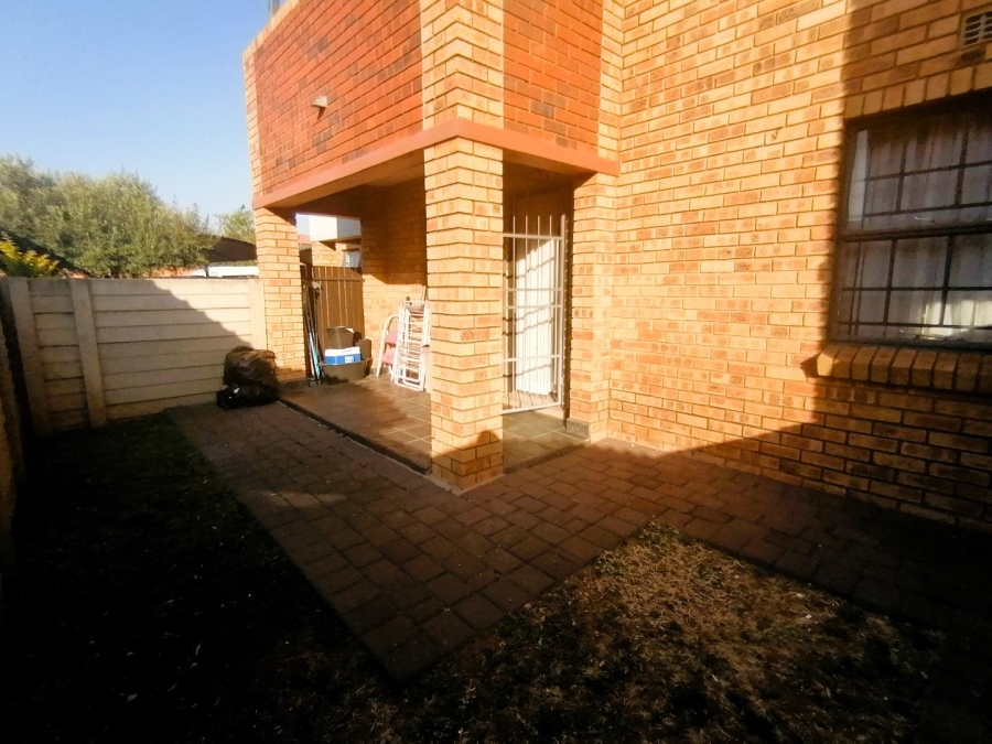 2 Bedroom Property for Sale in Montana Tuine Gauteng