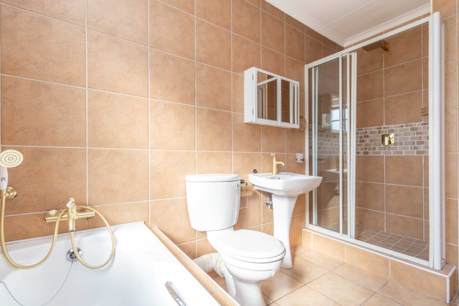 3 Bedroom Property for Sale in Barbeque Downs Gauteng