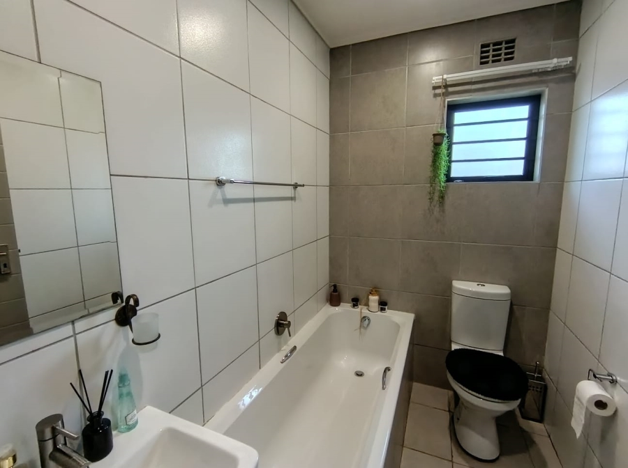 3 Bedroom Property for Sale in Albertsdal Gauteng