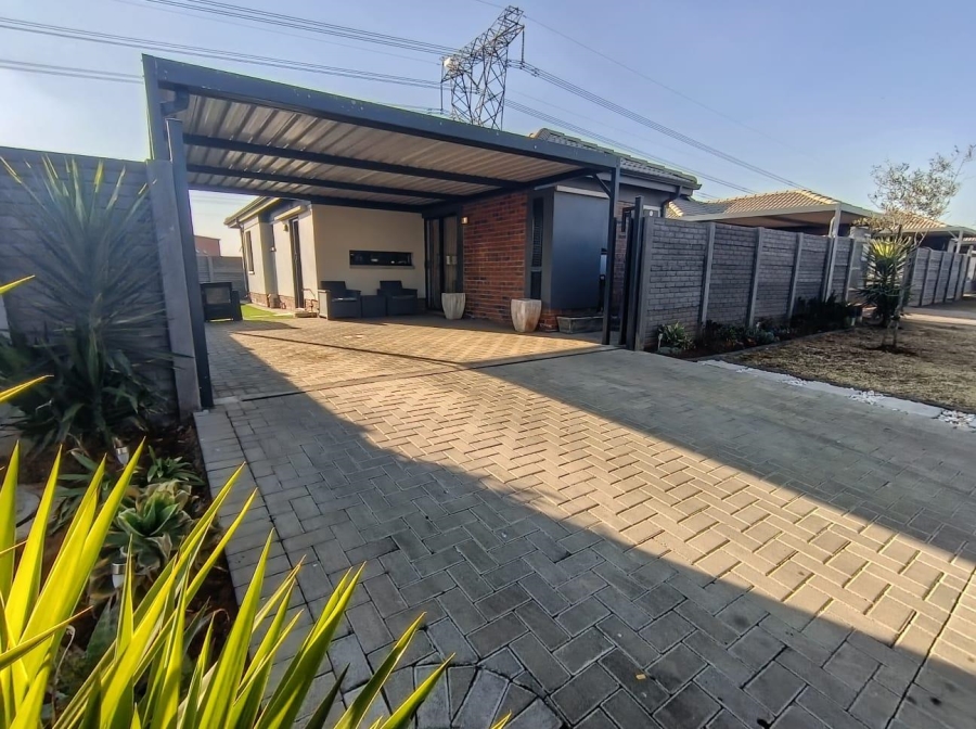 3 Bedroom Property for Sale in Albertsdal Gauteng