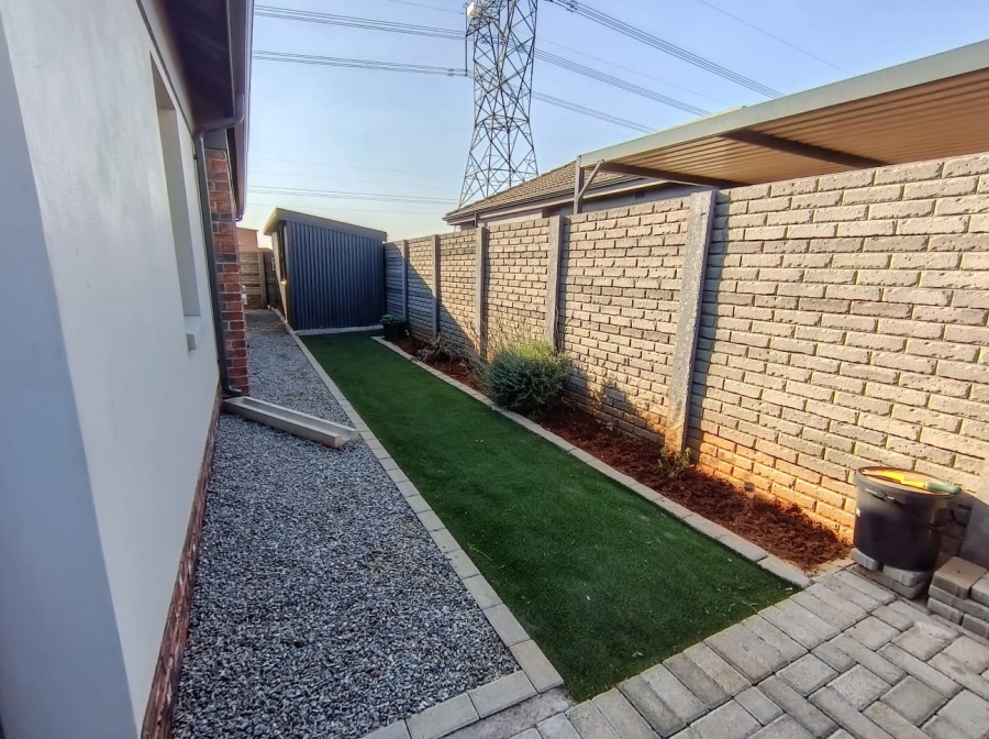 3 Bedroom Property for Sale in Albertsdal Gauteng