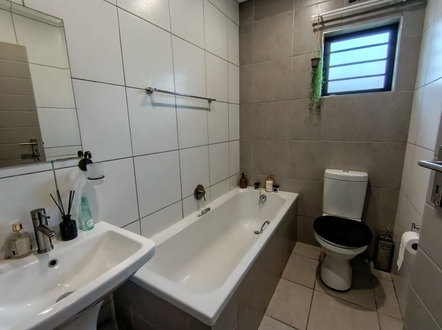 3 Bedroom Property for Sale in Albertsdal Gauteng