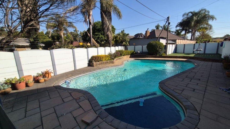 4 Bedroom Property for Sale in Van Riebeeck Park Gauteng