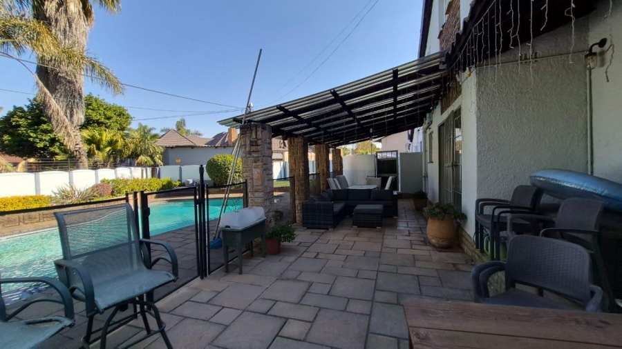 4 Bedroom Property for Sale in Van Riebeeck Park Gauteng