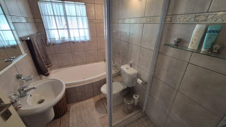 4 Bedroom Property for Sale in Van Riebeeck Park Gauteng