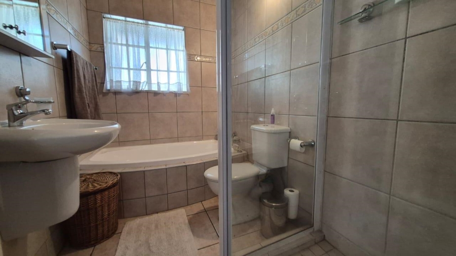 4 Bedroom Property for Sale in Van Riebeeck Park Gauteng