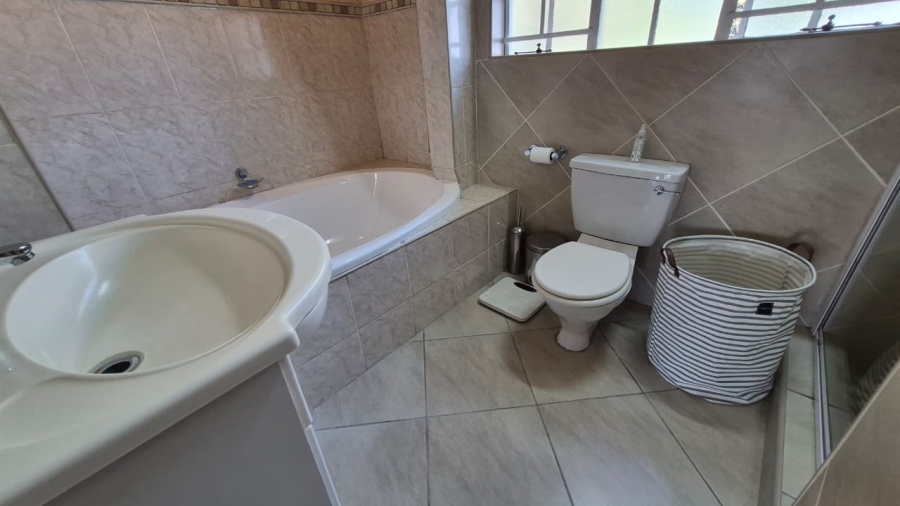 4 Bedroom Property for Sale in Van Riebeeck Park Gauteng