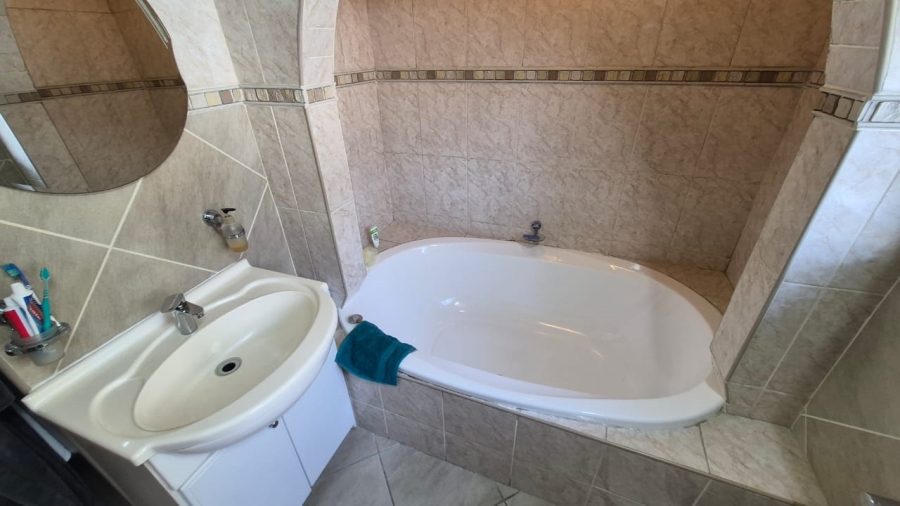 4 Bedroom Property for Sale in Van Riebeeck Park Gauteng