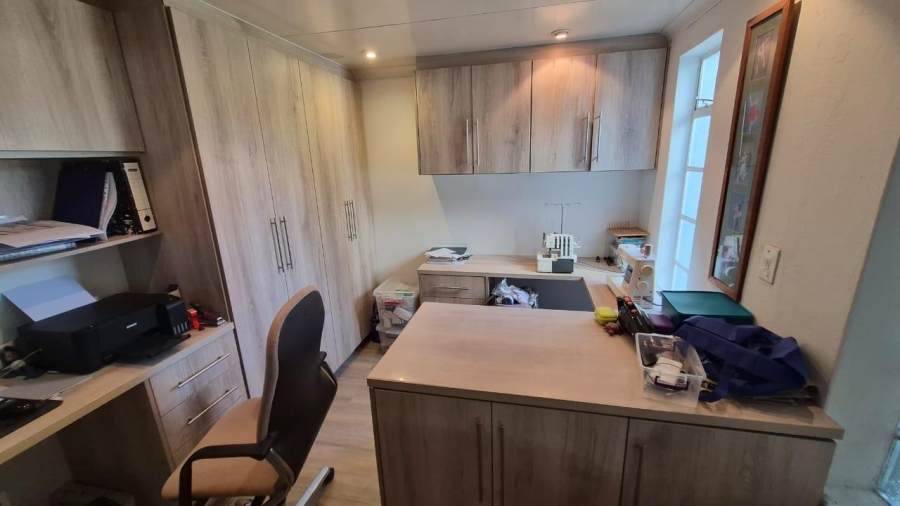 4 Bedroom Property for Sale in Van Riebeeck Park Gauteng