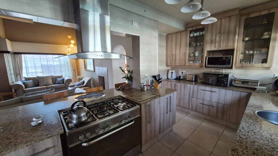4 Bedroom Property for Sale in Van Riebeeck Park Gauteng