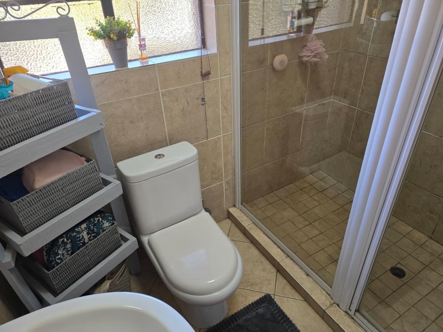 5 Bedroom Property for Sale in Glen Marais Gauteng