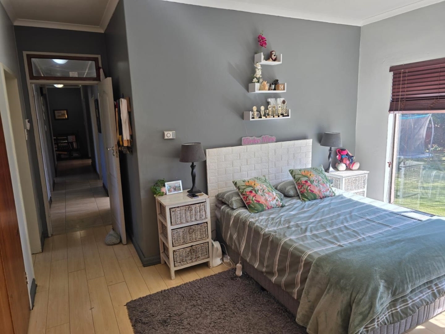 5 Bedroom Property for Sale in Glen Marais Gauteng