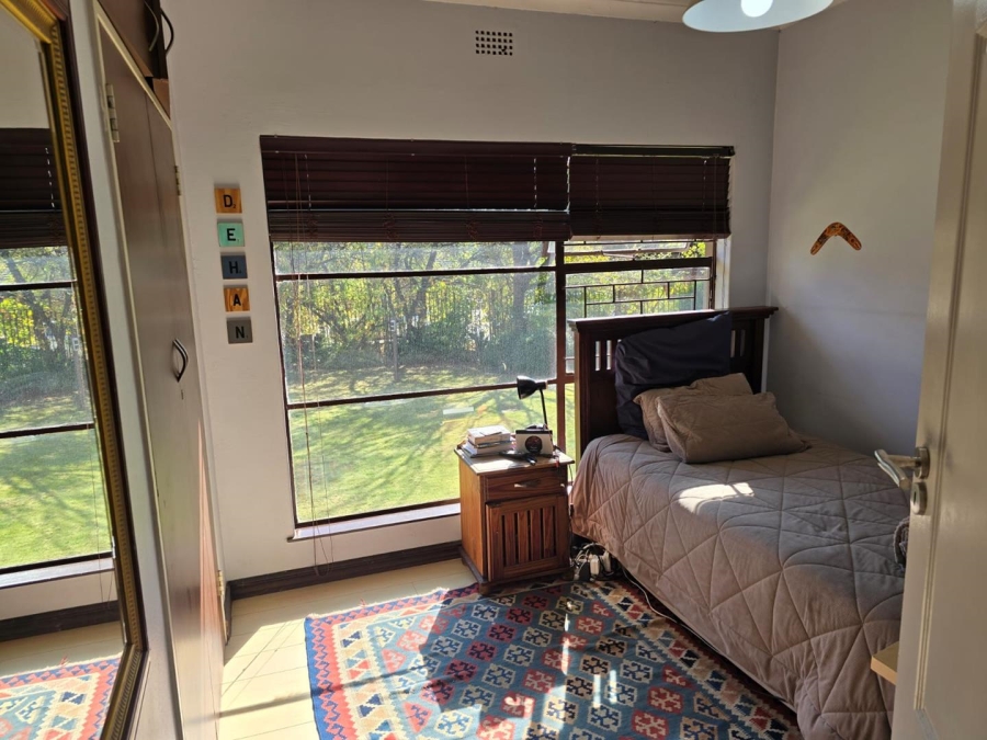 5 Bedroom Property for Sale in Glen Marais Gauteng