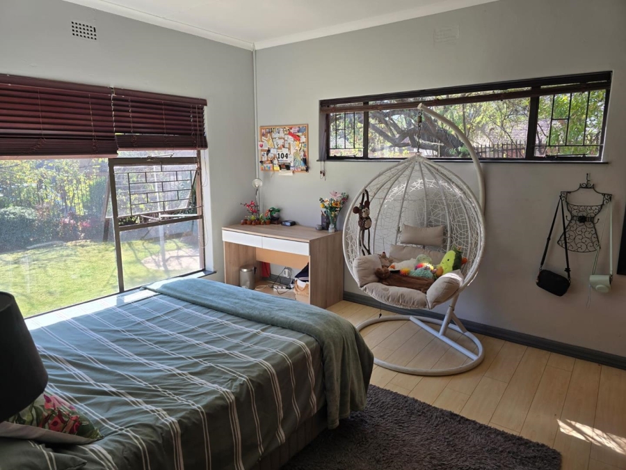 5 Bedroom Property for Sale in Glen Marais Gauteng