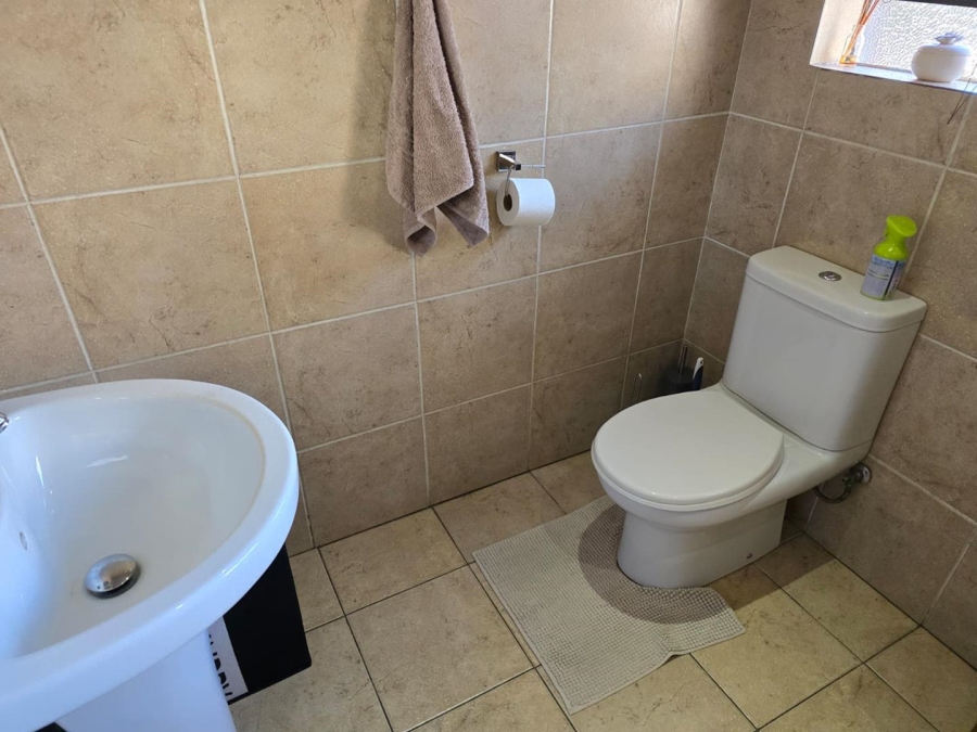 5 Bedroom Property for Sale in Glen Marais Gauteng